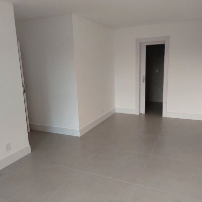 Apartamentos com 134m², 3 quartos, 3 suítes, 3 garagens, no bairro João Paulo em Florianópolis