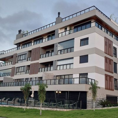 Apartamentos com 134m², 3 quartos, 3 suítes, 3 garagens, no bairro João Paulo em Florianópolis