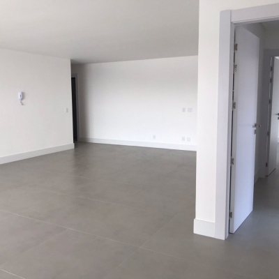 Apartamentos com 134m², 3 quartos, 3 suítes, 3 garagens, no bairro João Paulo em Florianópolis