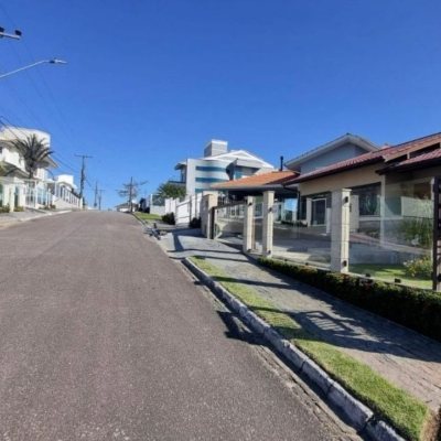 Casa Residencial com 233m², 3 quartos, 1 suíte, 4 garagens, no bairro Pedra Branca em Palhoça