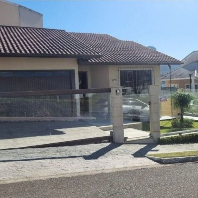 Casa Residencial com 233m², 3 quartos, 1 suíte, 4 garagens, no bairro Pedra Branca em Palhoça