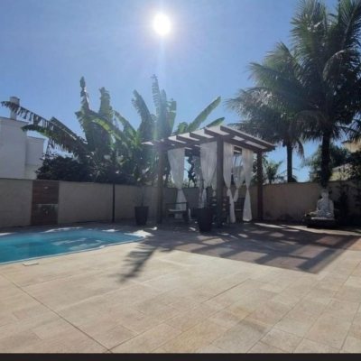 Casa Residencial com 233m², 3 quartos, 1 suíte, 4 garagens, no bairro Pedra Branca em Palhoça