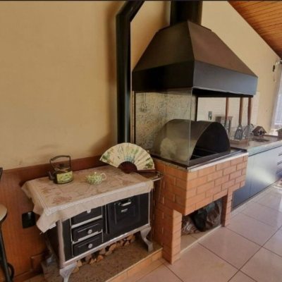 Casa Residencial com 233m², 3 quartos, 1 suíte, 4 garagens, no bairro Pedra Branca em Palhoça