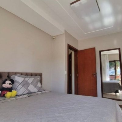 Casa Residencial com 233m², 3 quartos, 1 suíte, 4 garagens, no bairro Pedra Branca em Palhoça