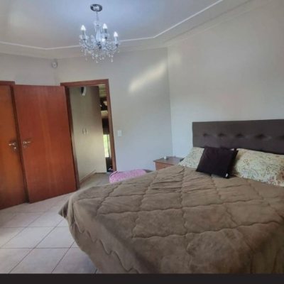 Casa Residencial com 233m², 3 quartos, 1 suíte, 4 garagens, no bairro Pedra Branca em Palhoça