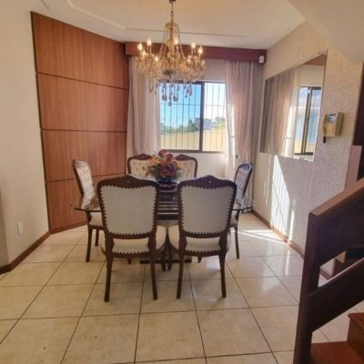 Casa Residencial com 233m², 3 quartos, 1 suíte, 4 garagens, no bairro Pedra Branca em Palhoça