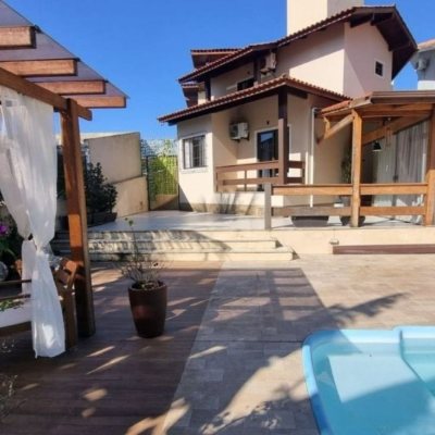 Casa Residencial com 233m², 3 quartos, 1 suíte, 4 garagens, no bairro Pedra Branca em Palhoça