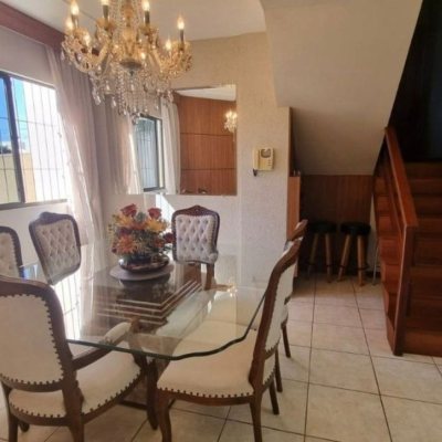 Casa Residencial com 233m², 3 quartos, 1 suíte, 4 garagens, no bairro Pedra Branca em Palhoça