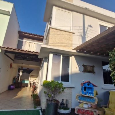 Casa Residencial com 126m², 3 quartos, 2 suítes, 2 garagens, no bairro Campeche em Florianópolis