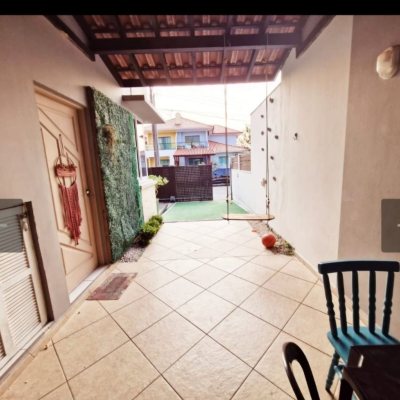 Casa Residencial com 126m², 3 quartos, 2 suítes, 2 garagens, no bairro Campeche em Florianópolis