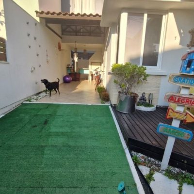 Casa Residencial com 126m², 3 quartos, 2 suítes, 2 garagens, no bairro Campeche em Florianópolis