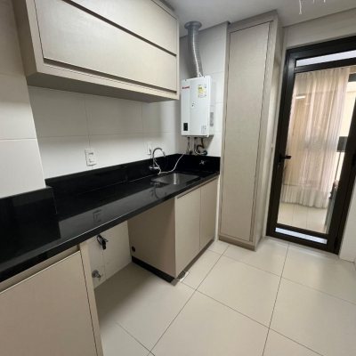 Apartamentos com 111m², 3 quartos, 3 suítes, 2 garagens, no bairro Campinas em São José