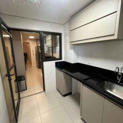Apartamentos com 111m², 3 quartos, 3 suítes, 2 garagens, no bairro Campinas em São José