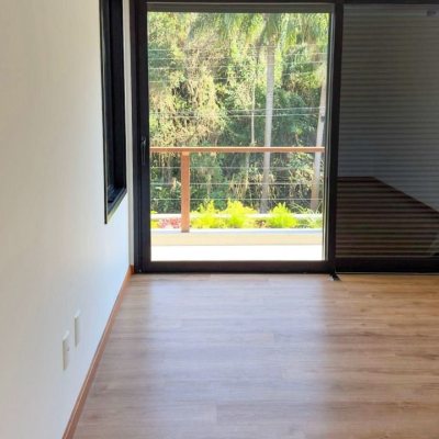 Casa Residencial com 164m², 3 quartos, 1 suíte, 2 garagens, no bairro Pântano Do Sul em Florianópolis