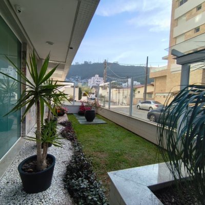 Apartamentos com 65m², 2 quartos, 1 suíte, 1 garagem, no bairro Trindade em Florianópolis