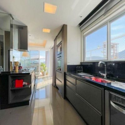 Cobertura com 178m², 3 quartos, 1 suíte, 2 garagens, no bairro Monte Verde em Florianópolis