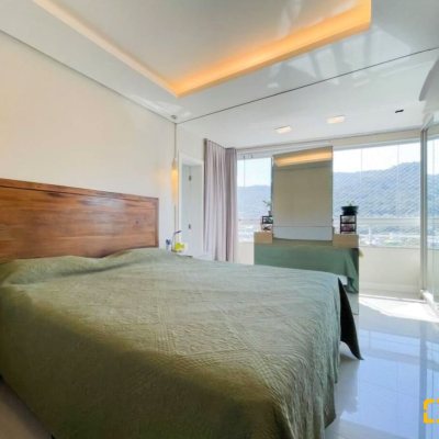 Cobertura com 178m², 3 quartos, 1 suíte, 2 garagens, no bairro Monte Verde em Florianópolis