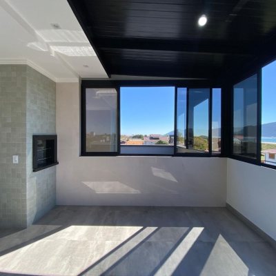 Casa Residencial com 300m², 4 quartos, 2 suítes, 2 garagens, no bairro Praia do Sonho (Ens Brito) em Palhoça