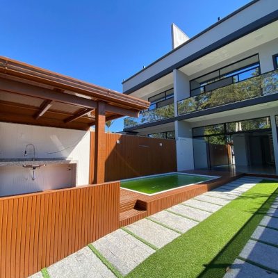 Casa Residencial com 300m², 4 quartos, 2 suítes, 2 garagens, no bairro Praia do Sonho (Ens Brito) em Palhoça
