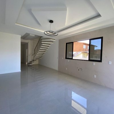 Casa Residencial com 300m², 4 quartos, 2 suítes, 2 garagens, no bairro Praia do Sonho (Ens Brito) em Palhoça