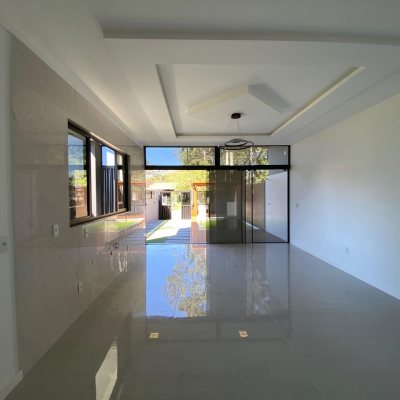 Casa Residencial com 300m², 4 quartos, 2 suítes, 2 garagens, no bairro Praia do Sonho (Ens Brito) em Palhoça