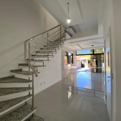 Casa Residencial com 300m², 4 quartos, 2 suítes, 2 garagens, no bairro Praia do Sonho (Ens Brito) em Palhoça