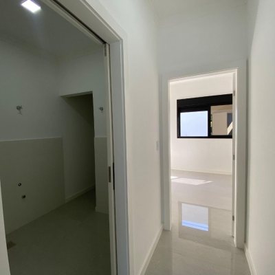 Casa Residencial com 300m², 4 quartos, 2 suítes, 2 garagens, no bairro Praia do Sonho (Ens Brito) em Palhoça