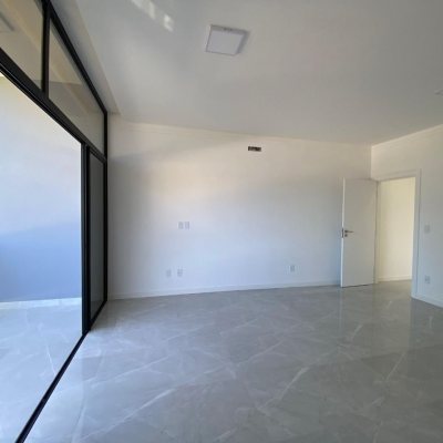 Casa Residencial com 300m², 4 quartos, 2 suítes, 2 garagens, no bairro Praia do Sonho (Ens Brito) em Palhoça