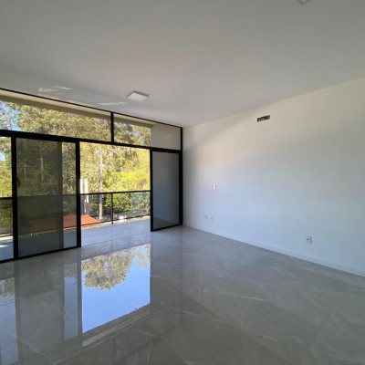 Casa Residencial com 300m², 4 quartos, 2 suítes, 2 garagens, no bairro Praia do Sonho (Ens Brito) em Palhoça