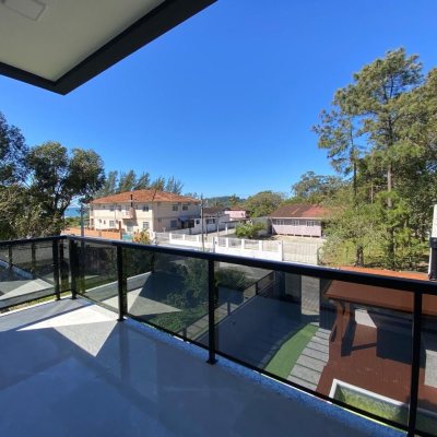 Casa Residencial com 300m², 4 quartos, 2 suítes, 2 garagens, no bairro Praia do Sonho (Ens Brito) em Palhoça