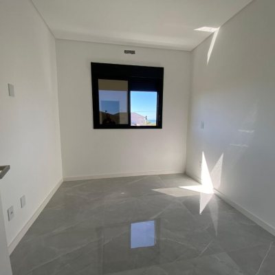 Casa Residencial com 300m², 4 quartos, 2 suítes, 2 garagens, no bairro Praia do Sonho (Ens Brito) em Palhoça