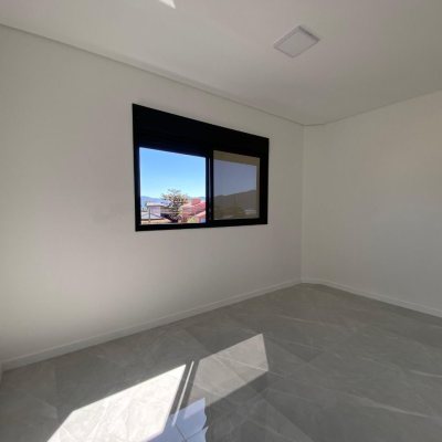 Casa Residencial com 300m², 4 quartos, 2 suítes, 2 garagens, no bairro Praia do Sonho (Ens Brito) em Palhoça