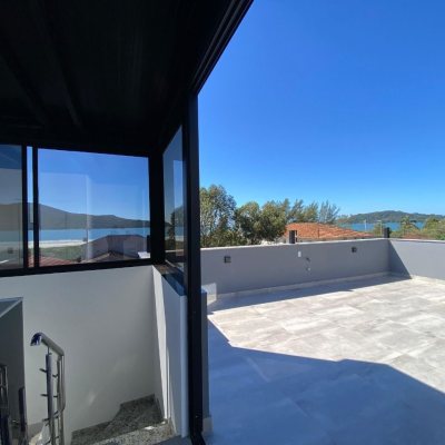 Casa Residencial com 300m², 4 quartos, 2 suítes, 2 garagens, no bairro Praia do Sonho (Ens Brito) em Palhoça