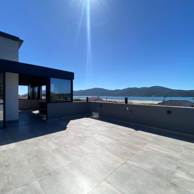 Casa Residencial com 300m², 4 quartos, 2 suítes, 2 garagens, no bairro Praia do Sonho (Ens Brito) em Palhoça
