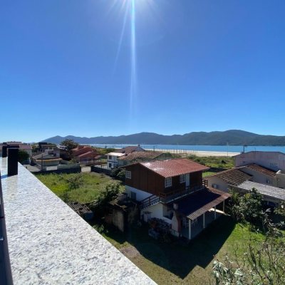 Casa Residencial com 300m², 4 quartos, 2 suítes, 2 garagens, no bairro Praia do Sonho (Ens Brito) em Palhoça