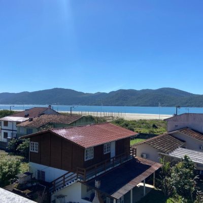 Casa Residencial com 300m², 4 quartos, 2 suítes, 2 garagens, no bairro Praia do Sonho (Ens Brito) em Palhoça