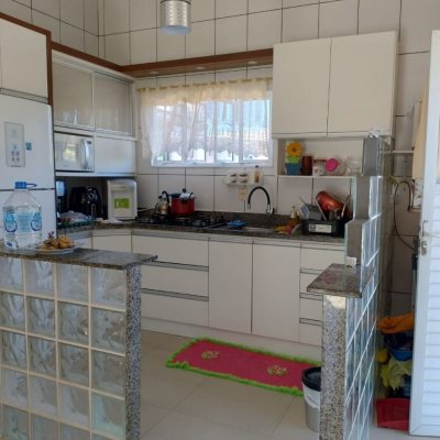 Pousada com 284m², 9 quartos, 1 suíte, 6 garagens, no bairro Canasvieiras em Florianópolis