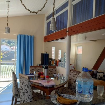 Pousada com 284m², 9 quartos, 1 suíte, 6 garagens, no bairro Canasvieiras em Florianópolis