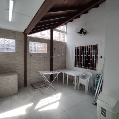 Casa Residencial com 279m², 7 quartos, 5 suítes, 4 garagens, no bairro Canasvieiras em Florianópolis