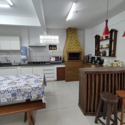 Casa Residencial com 279m², 7 quartos, 5 suítes, 4 garagens, no bairro Canasvieiras em Florianópolis