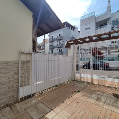 Casa Residencial com 279m², 7 quartos, 5 suítes, 4 garagens, no bairro Canasvieiras em Florianópolis