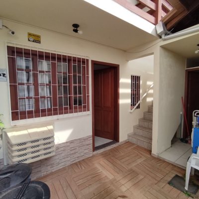 Casa Residencial com 279m², 7 quartos, 5 suítes, 4 garagens, no bairro Canasvieiras em Florianópolis