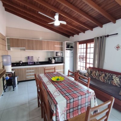 Casa Residencial com 279m², 7 quartos, 5 suítes, 4 garagens, no bairro Canasvieiras em Florianópolis