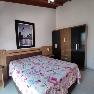 Casa Residencial com 279m², 7 quartos, 5 suítes, 4 garagens, no bairro Canasvieiras em Florianópolis