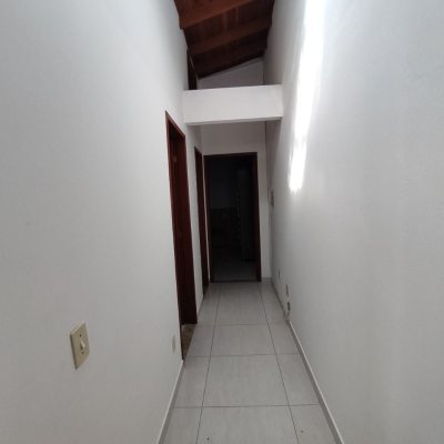 Casa Residencial com 279m², 7 quartos, 5 suítes, 4 garagens, no bairro Canasvieiras em Florianópolis