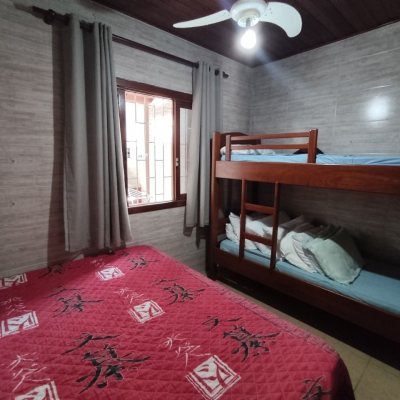 Casa Residencial com 279m², 7 quartos, 5 suítes, 4 garagens, no bairro Canasvieiras em Florianópolis