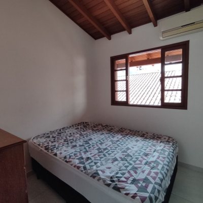 Casa Residencial com 279m², 7 quartos, 5 suítes, 4 garagens, no bairro Canasvieiras em Florianópolis