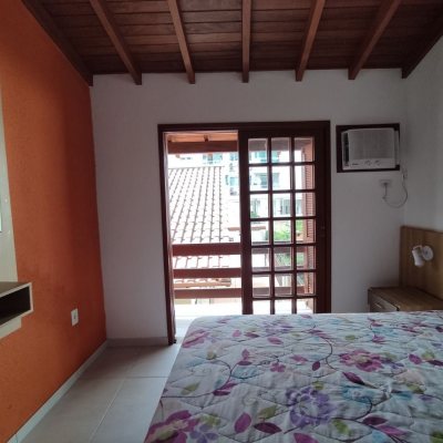 Casa Residencial com 279m², 7 quartos, 5 suítes, 4 garagens, no bairro Canasvieiras em Florianópolis