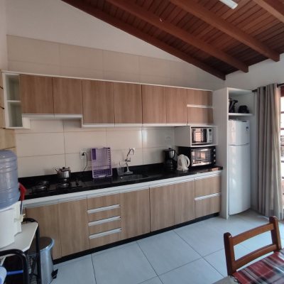 Casa Residencial com 279m², 7 quartos, 5 suítes, 4 garagens, no bairro Canasvieiras em Florianópolis