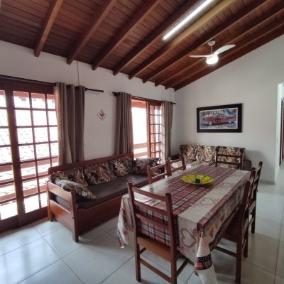 Casa Residencial com 279m², 7 quartos, 5 suítes, 4 garagens, no bairro Canasvieiras em Florianópolis